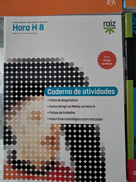 Cadernos de atividades do 8°ano.