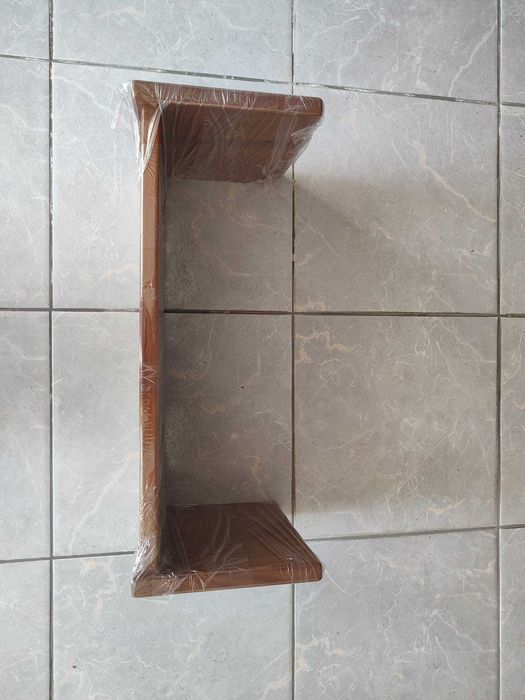 Estantes em Madeira de Pinho Maciço