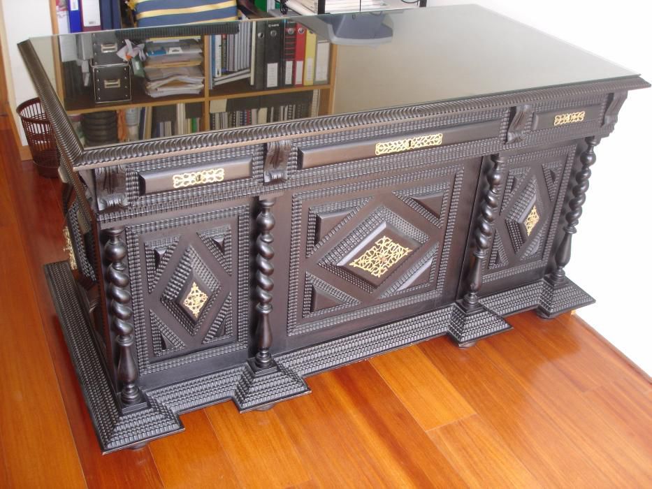 Escritório estilo séc XIX, Torcidos e Tremidos