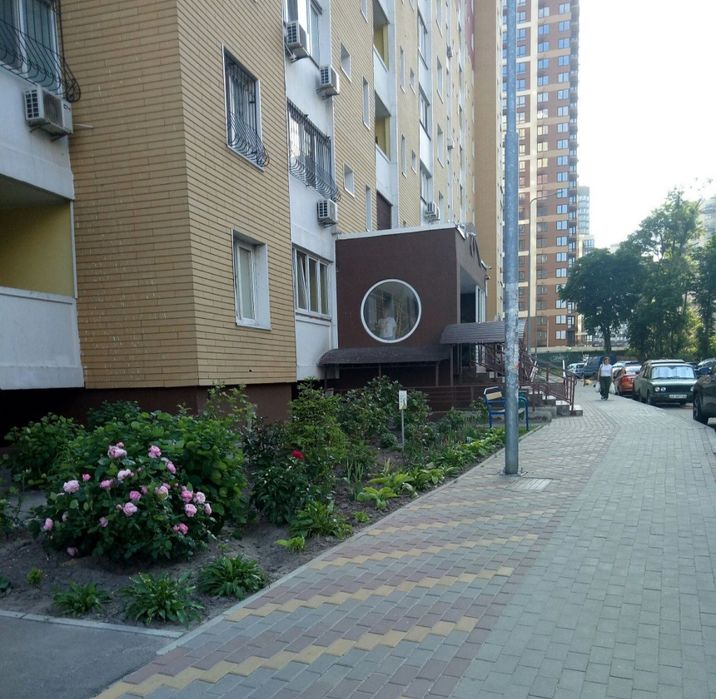 Вул.Данченка 5. Варшавський квартал