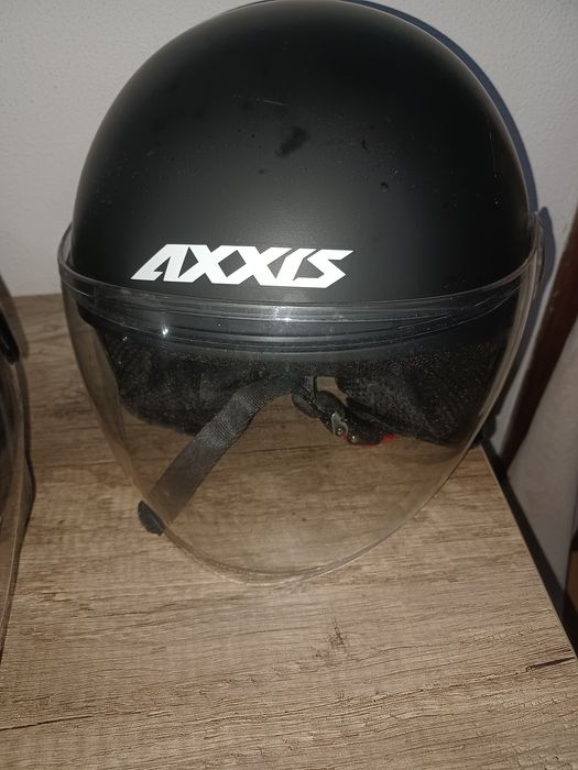 Capecete da marca SMK Tamanho s e capacete da marca AXXIS tamanho M