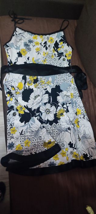 Sukienka letnia z pięknym kwiatowym motywem