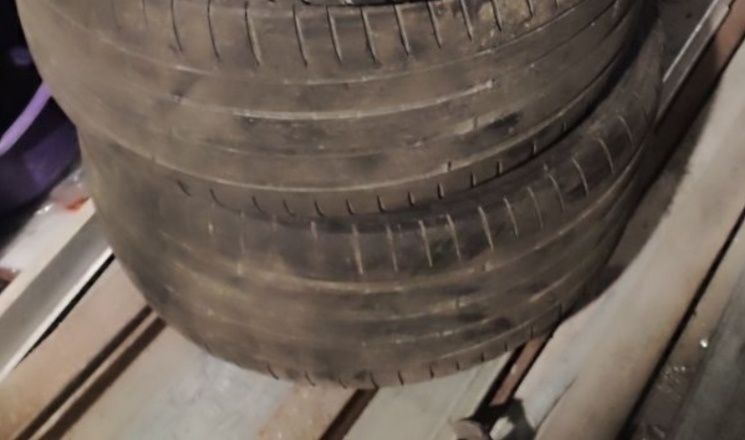 Шини 245х40х18 , мерседеса