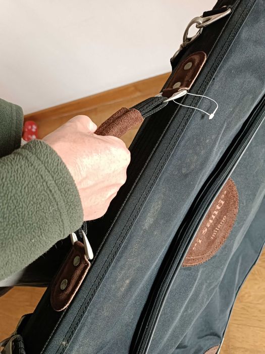 Saco porta fatos de mão ou tiracolo