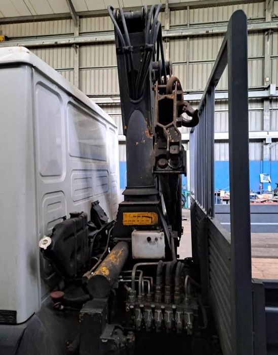 Camião MAN com grua - Bom estado