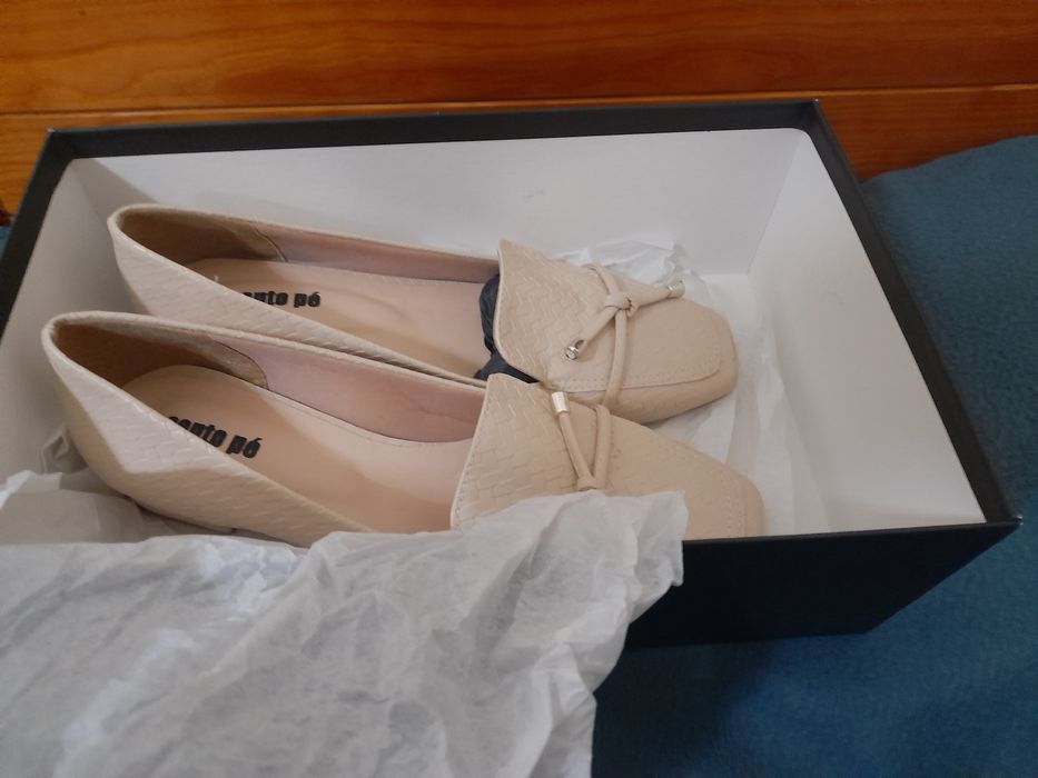 Sapatos, novos, femeninos, número 38. Marca: Ángel Alarcón,