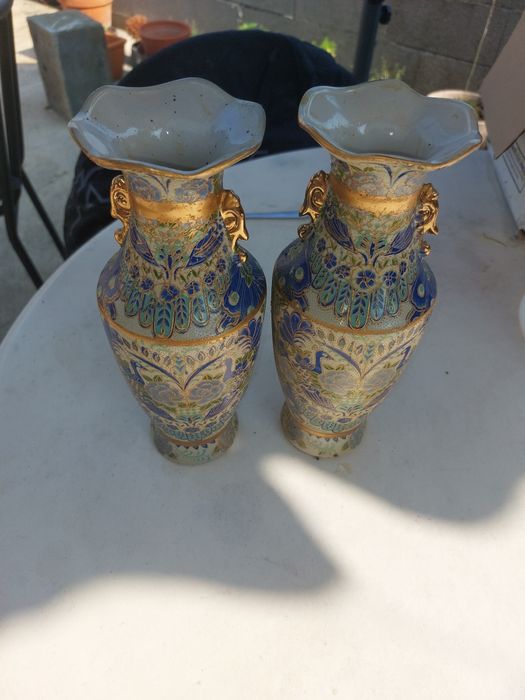 Par de Vasos Decorativos Estilo Satsuma Oriental (Pavões e Dourado) - Impecáveis