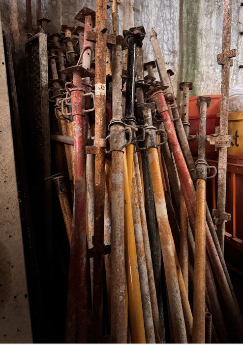 Vendo escoras metalicas