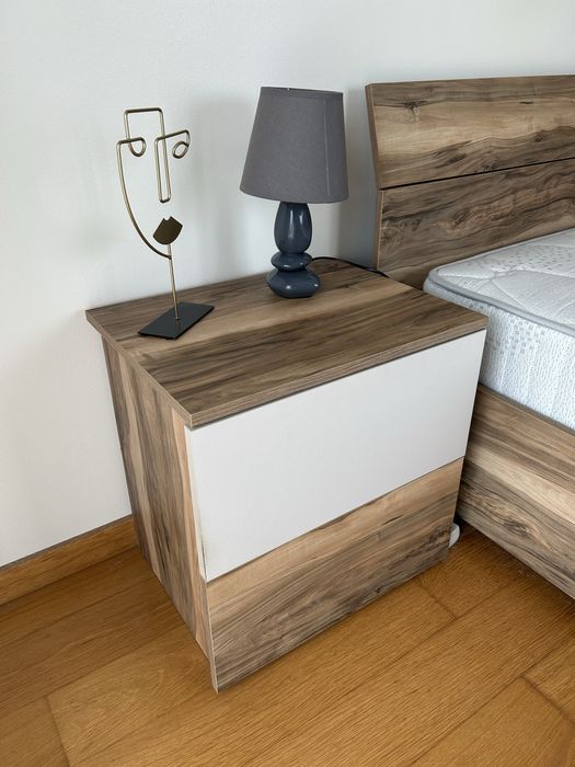 Conjunto de quarto ( cama, colchao, estrado, 2 mesas e comoda)