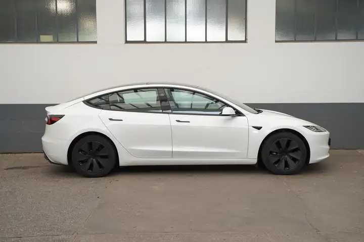Tesla model 3 2024