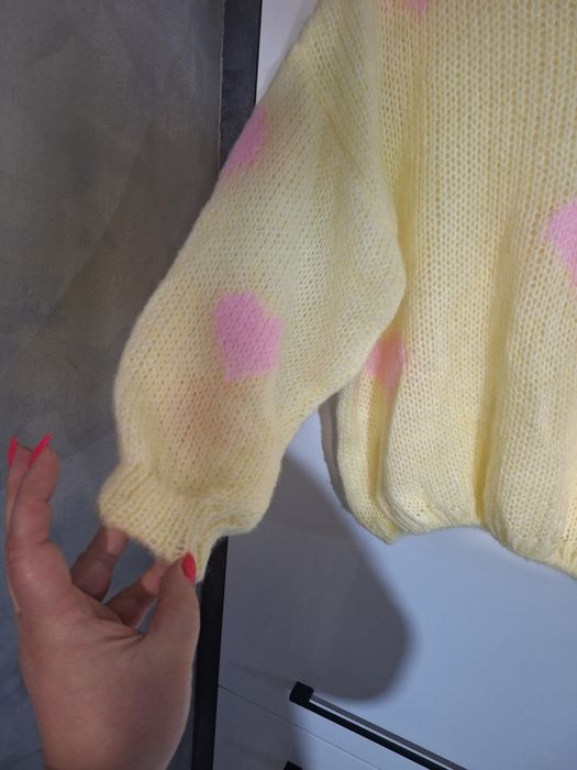 Sweterek w serduszka