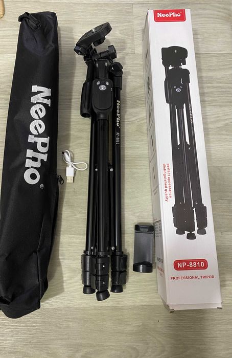 Професійний штатив для фотоапарата ,телефону з пультом Bluetooth 8810