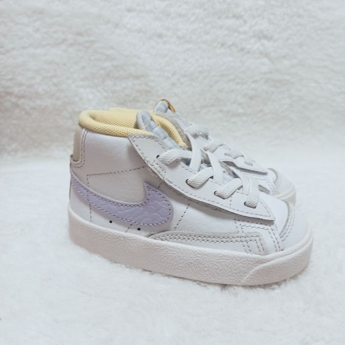 Оригінал NIKE Шкіряні кросівки,хайтопи,черевики для дівчинки,22 розмір