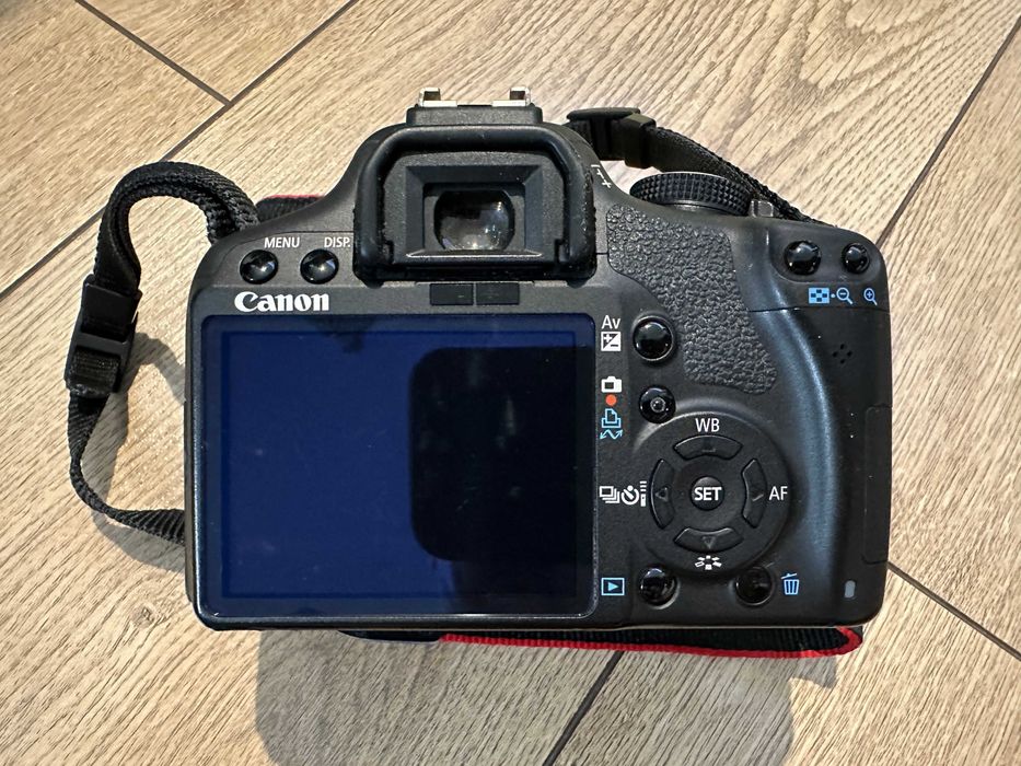 Canon EOS 500D z obiektywem Canon 18-135