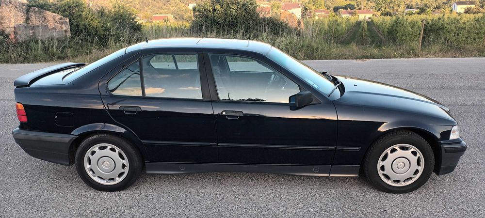 BMW 318I    1994