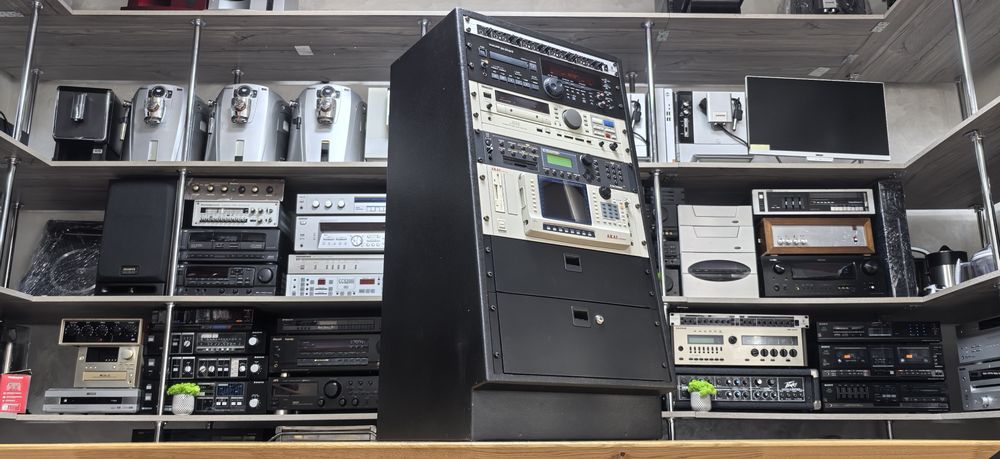 Taskam DA 30mk II/Behringer HA4000/Panasonic SV 3700/Akai S 6000/E-MU ESI 4000