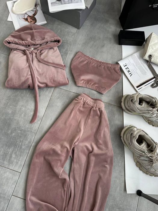 Крутий весняний костюм