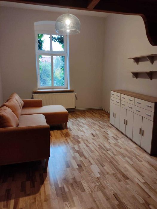 54 m2, 2 pokoje, piwnica, ul. W. Łukasińskiego 1