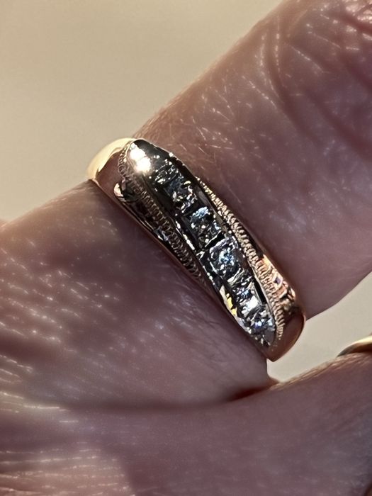 Золота каблучка з діамантами,обручка.Золотое кольцо с бриллиантами.