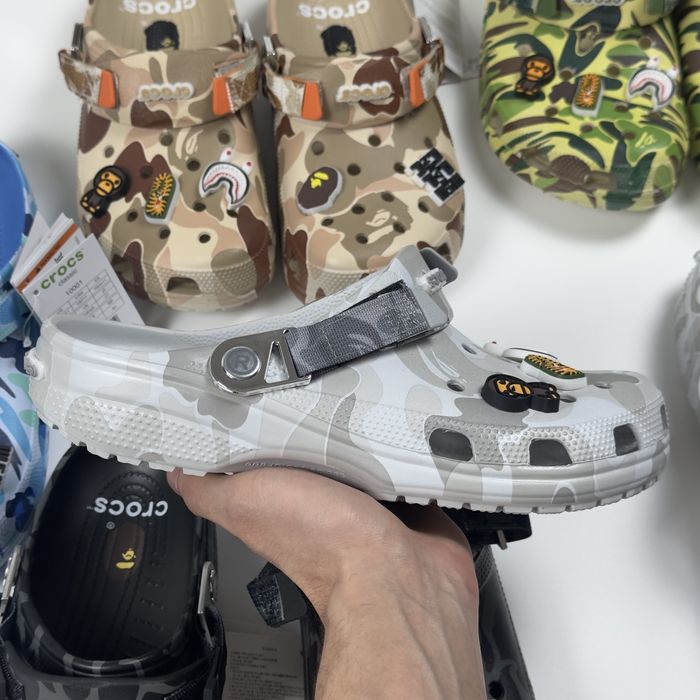 Тапки Crocs bape 36-45 крокс бейп тапочки джибітси в подарунок кроксы
