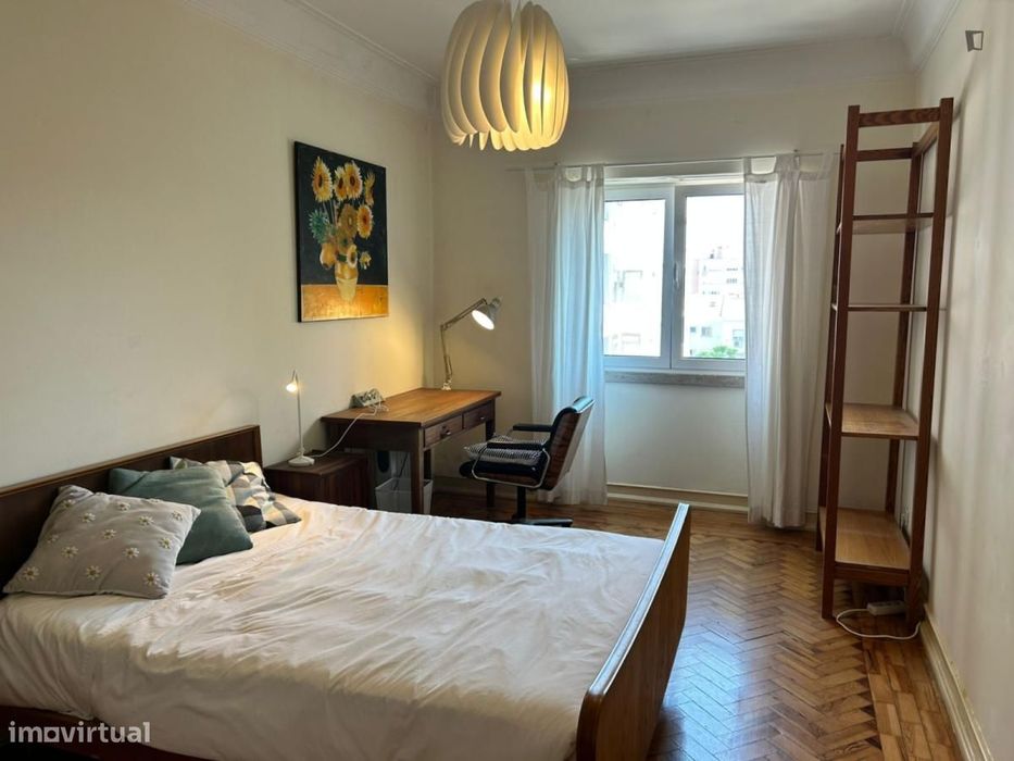 Quarto - localizado em Entrecampos Lisbon