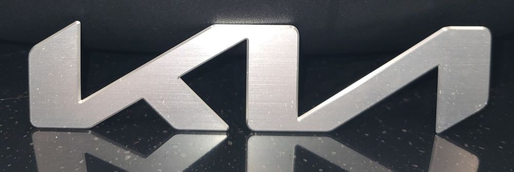 Емблема капоту Кіа ev6  б/у оригінал