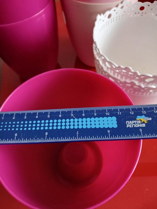 Кольорові вазони для квітів