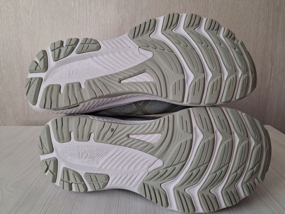 Жіночі кросівки для бігу ASICS Gel-Kayano29