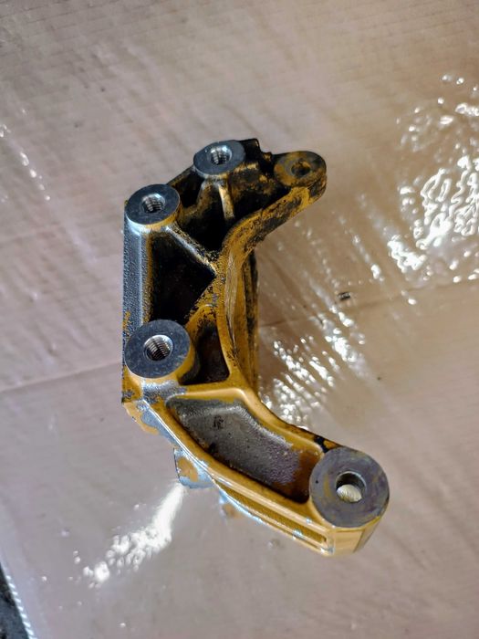 Uchwyt korpus łapa alternatora CAT C4.4 Perkins 1104