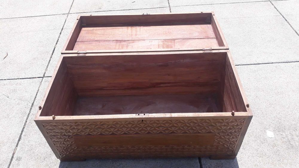 arca baú em madeira angolana