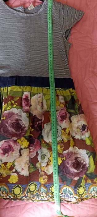 Piękna sukienka rozmiar 140