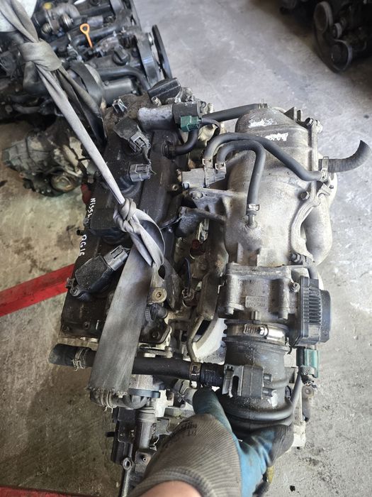 Nissan 1.6B QG16 двигатель в своре.