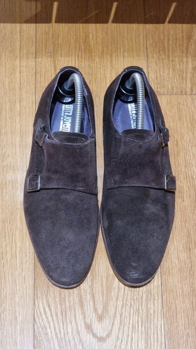 Sapatos em camurça