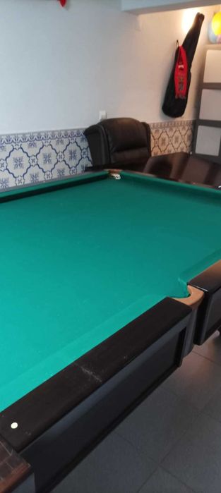 Mesa de Snooker com tampo que faz uma ótima mesa de refeição