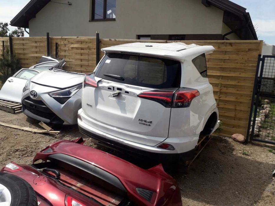 Розборка Toyota Тойота запчастини б/у нові RAV4 C-HR Yaris Cross Corolla Cross Highlander Hilux Prius Auris Proace шрот розбірка