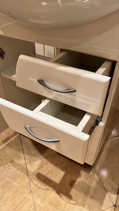 Тумбочка до ванної