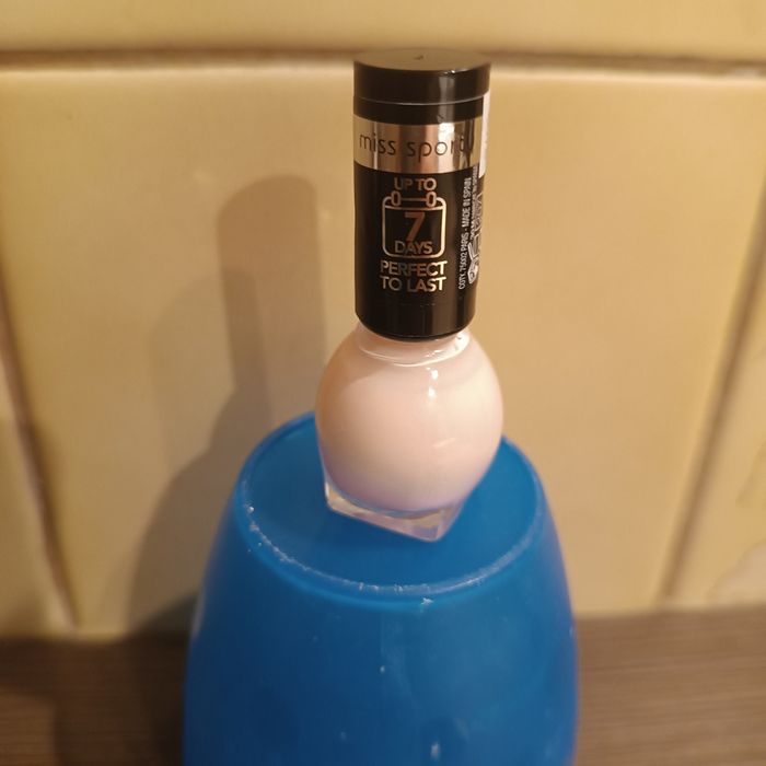 Lakier do paznokci - jasnoróżowy, french jak NOWY