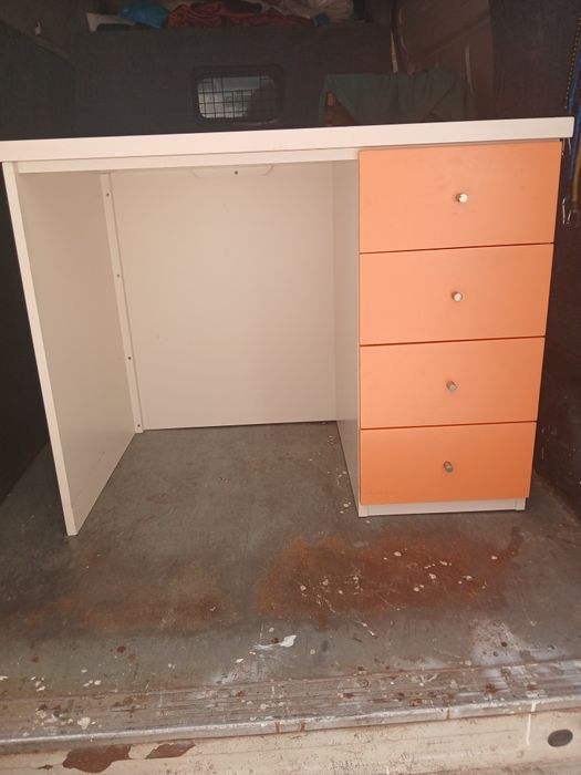 Secretária em madeira com 4 gavetas