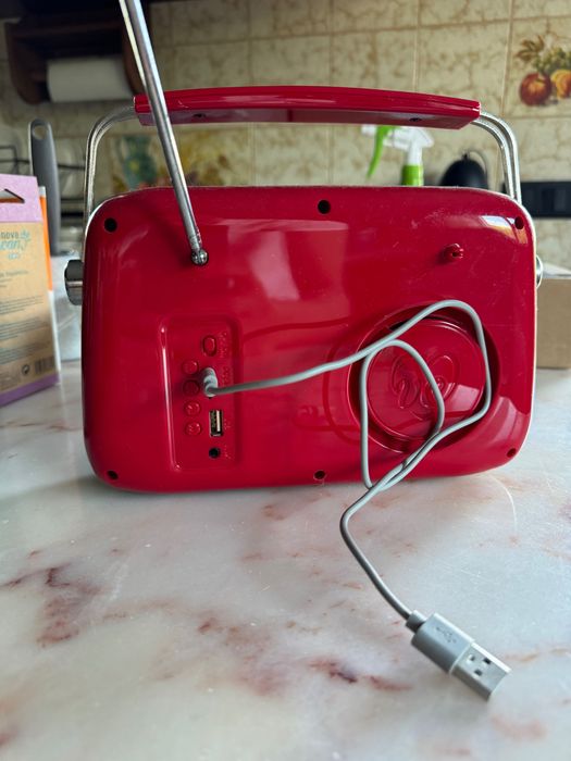 Rádio AM/FM + Bluetooth. Estilo Vintage.