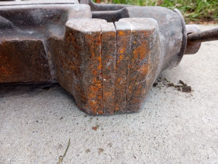 Imadło solidne, rodem z PRL-u,