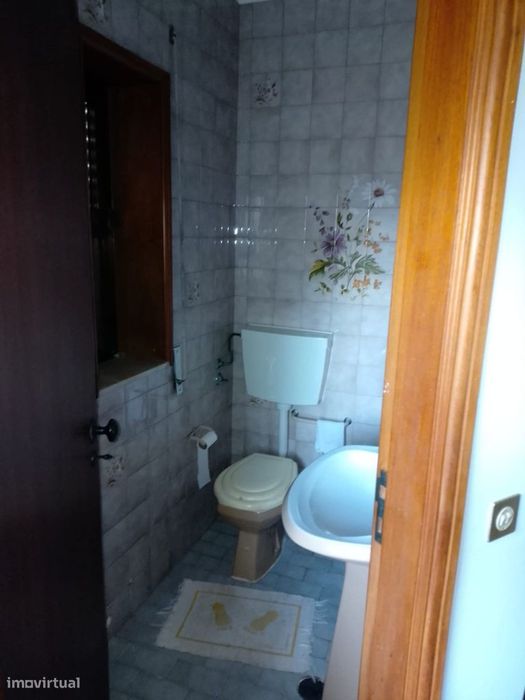 Apartamento T4+1 em Rés-do-chão — Bom estado.
