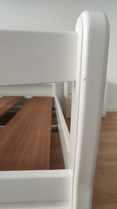 Cama de casal branca