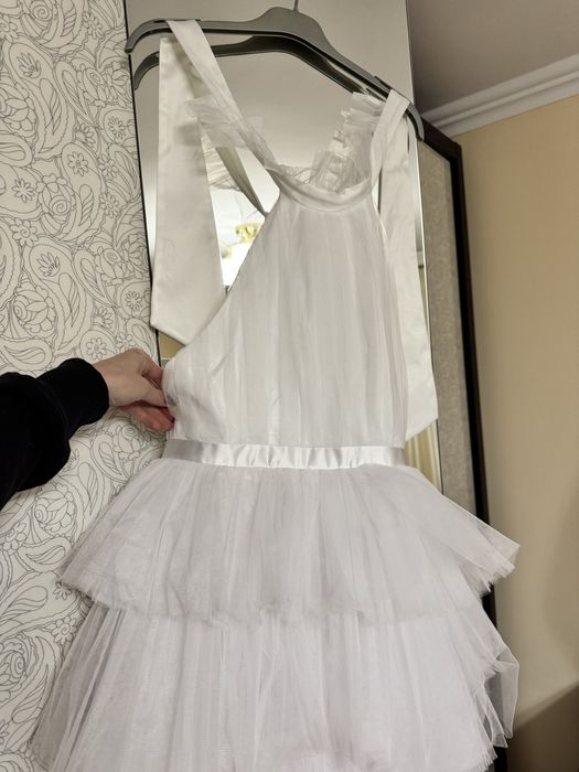 Сукня біла, шита на замовлення, одягнута один раз