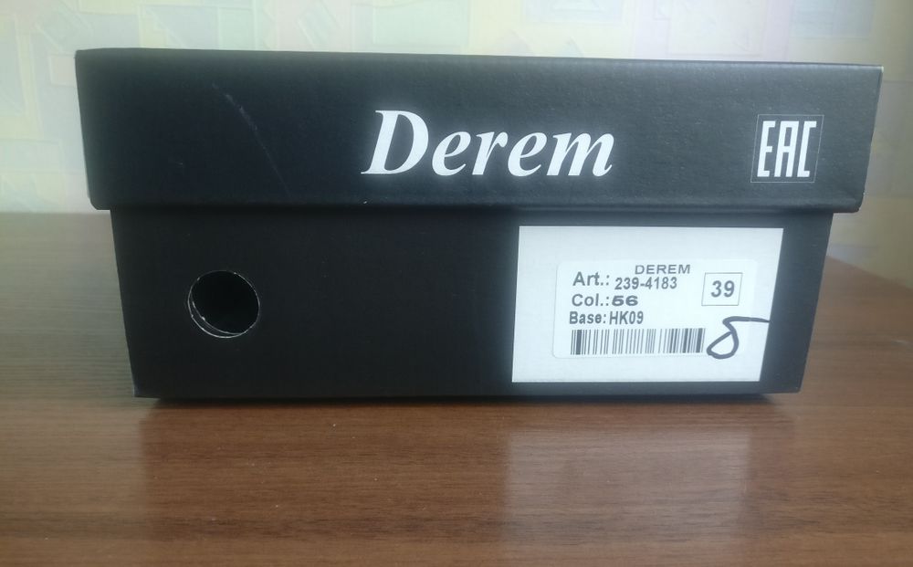 Босоножки кожаные Derem