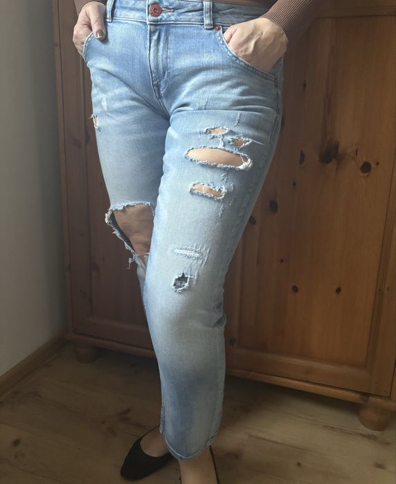 Jeansy z dziurami Zara r.M