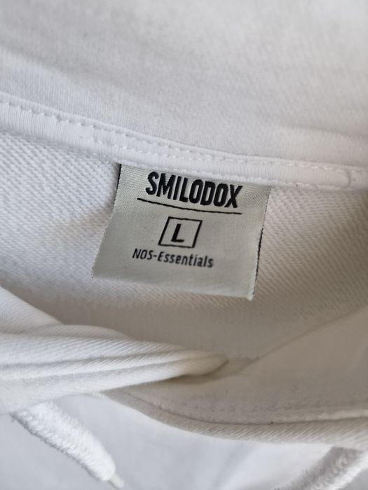 Ładna bluza Smilodox z kapturem
Dl calkowita 72cm cm 
Szerokość pachy