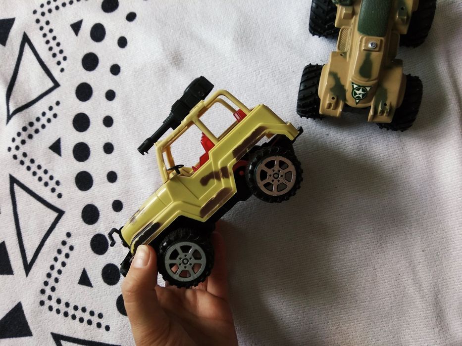 3 auta wojskowe auta terenowe zabawki