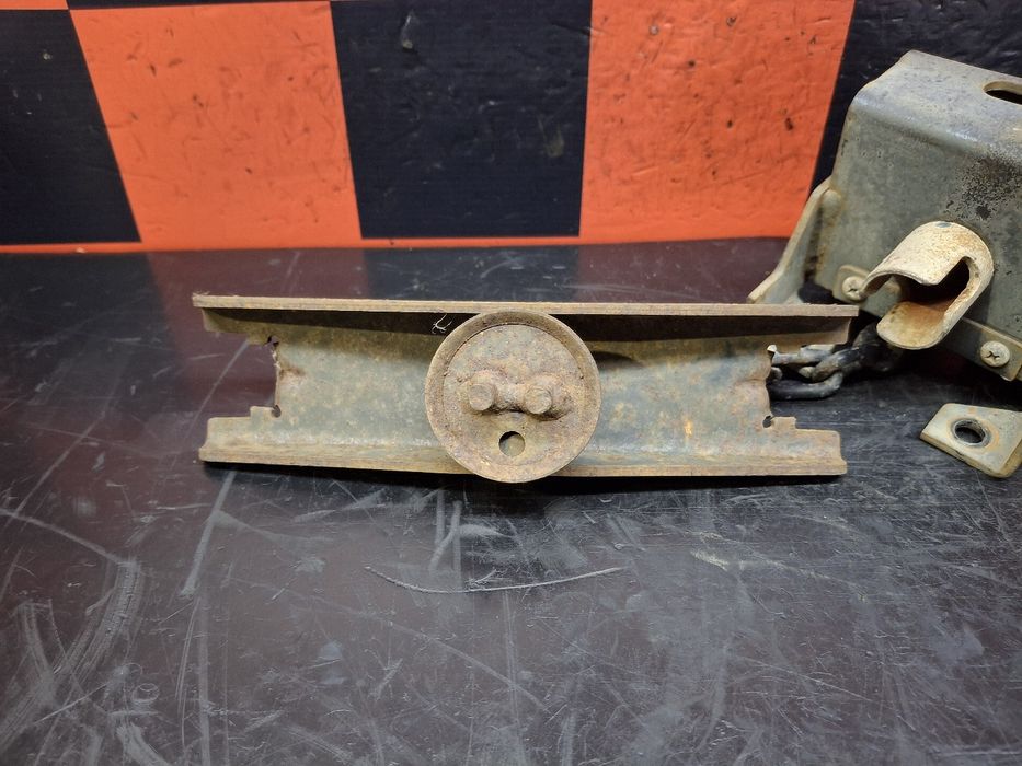 Suporte do pneu suplente TOYOTA Dyna Chassis (KD_, LY_, _Y2_, _U3_, _U