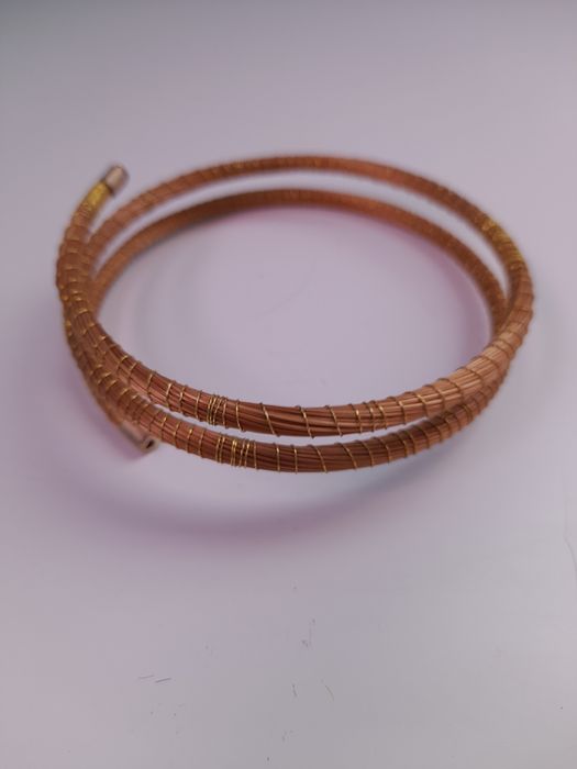 Pulseira de antebraço em capim dourado