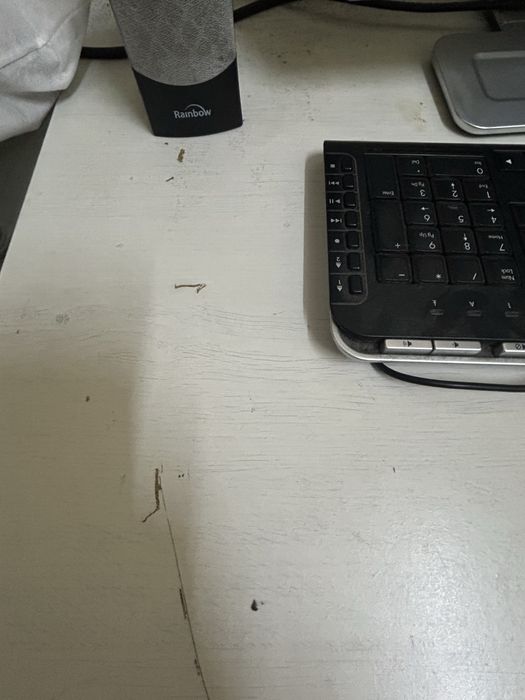 Secretaria em madeira  tem  algumas marcas de uso mas nada que nao se resolva com uma pintura